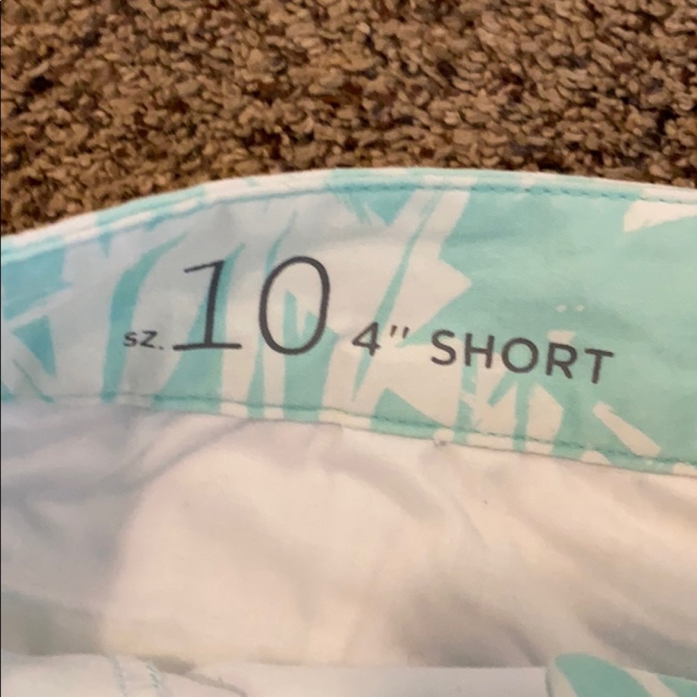 Shorts - Picture 2 of 3